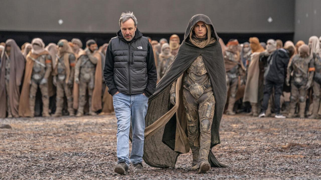 Denis Villeneuve et Timothée Chalamet sur le tournage de Dune 2